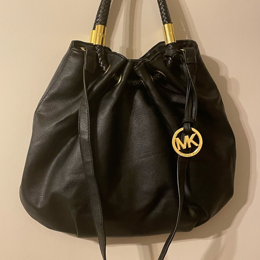 ❤️❤️Beautiful black inspired purse. Used once.❣️ - Picture 2 of 8